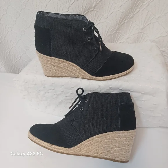 Toms Women Size 8.5 Black Canvas Wedge Shoes - Picture 1 of 14